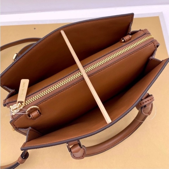 Michael Kors Small Sheila Satchel Crossbody Bag and Wallet Set - Picture 8 of 13